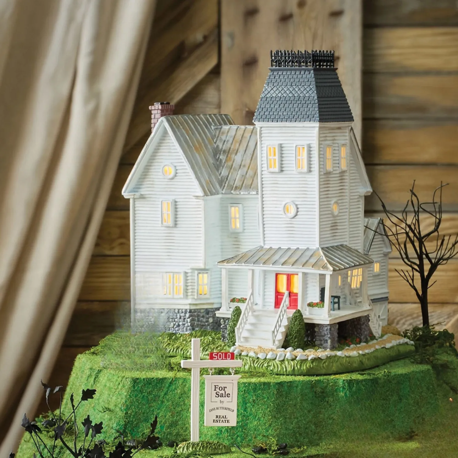 Outlet The Jolly Christmas Shop Department 56 Beetlejuice Village The Beetlejuice House Exclusive Piece 6014733