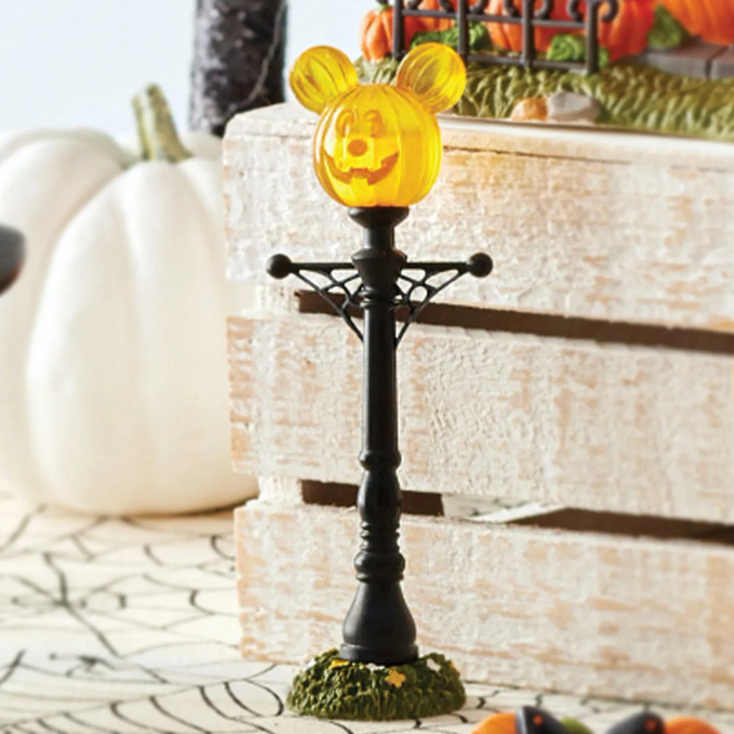 New The Jolly Christmas Shop Department 56 Disney's Halloween Village Mickey's Pumpkintown Street Lights 6007730