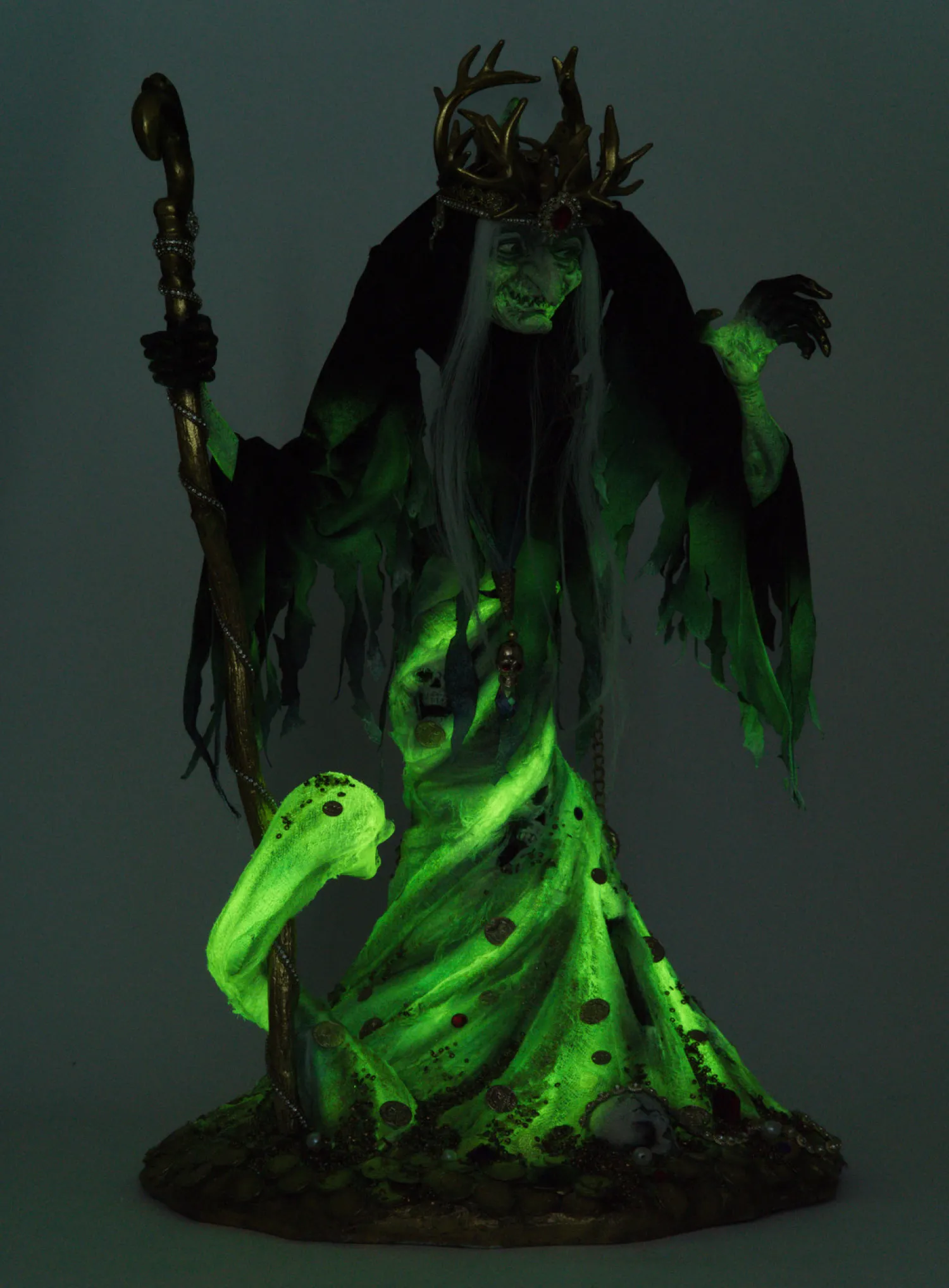 Outlet The Jolly Christmas Shop Katherine's Collection 24.5" Gilda The Treasure Temptress Witch Halloween Decoration 28-428209
