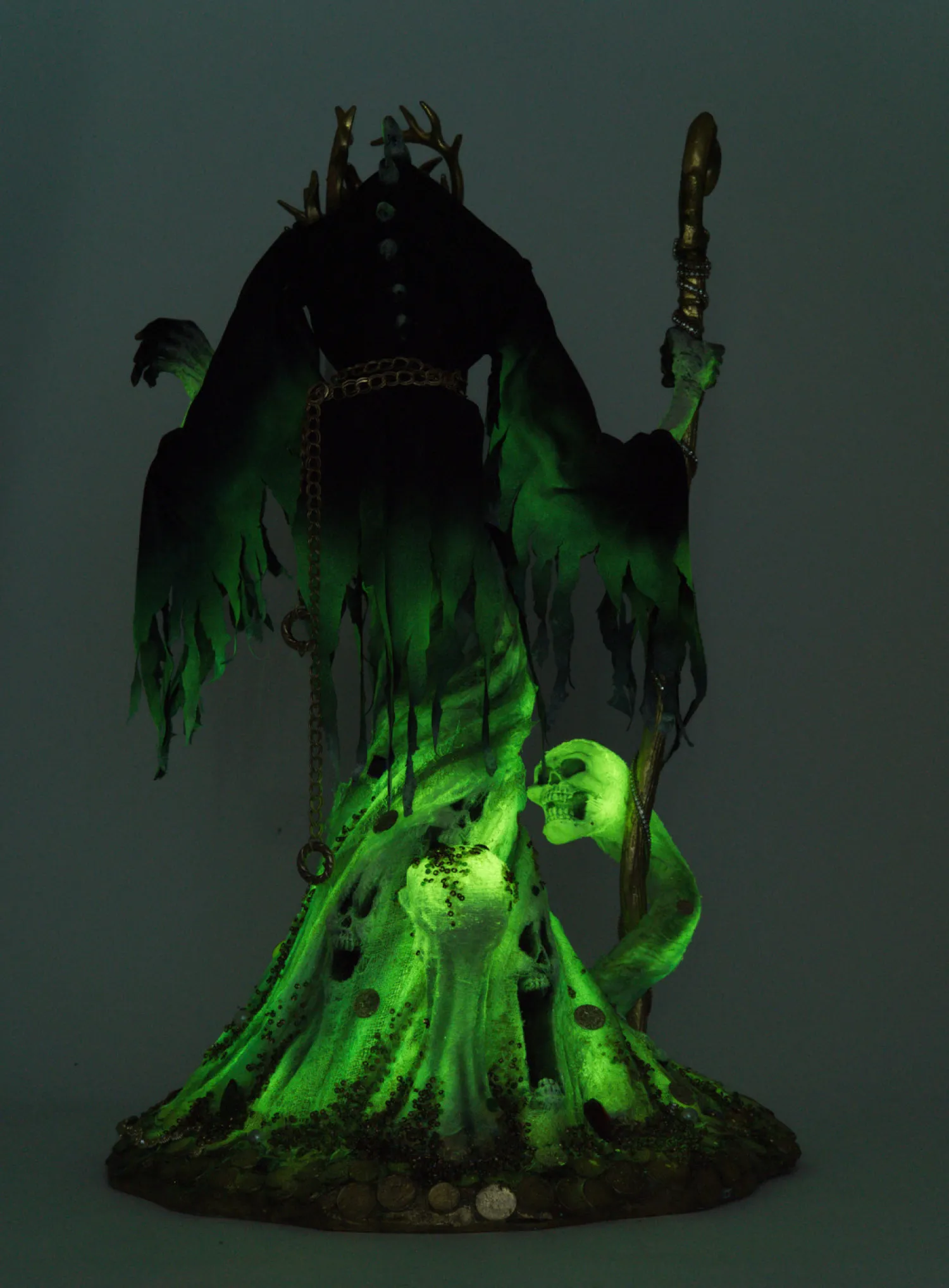 Outlet The Jolly Christmas Shop Katherine's Collection 24.5" Gilda The Treasure Temptress Witch Halloween Decoration 28-428209