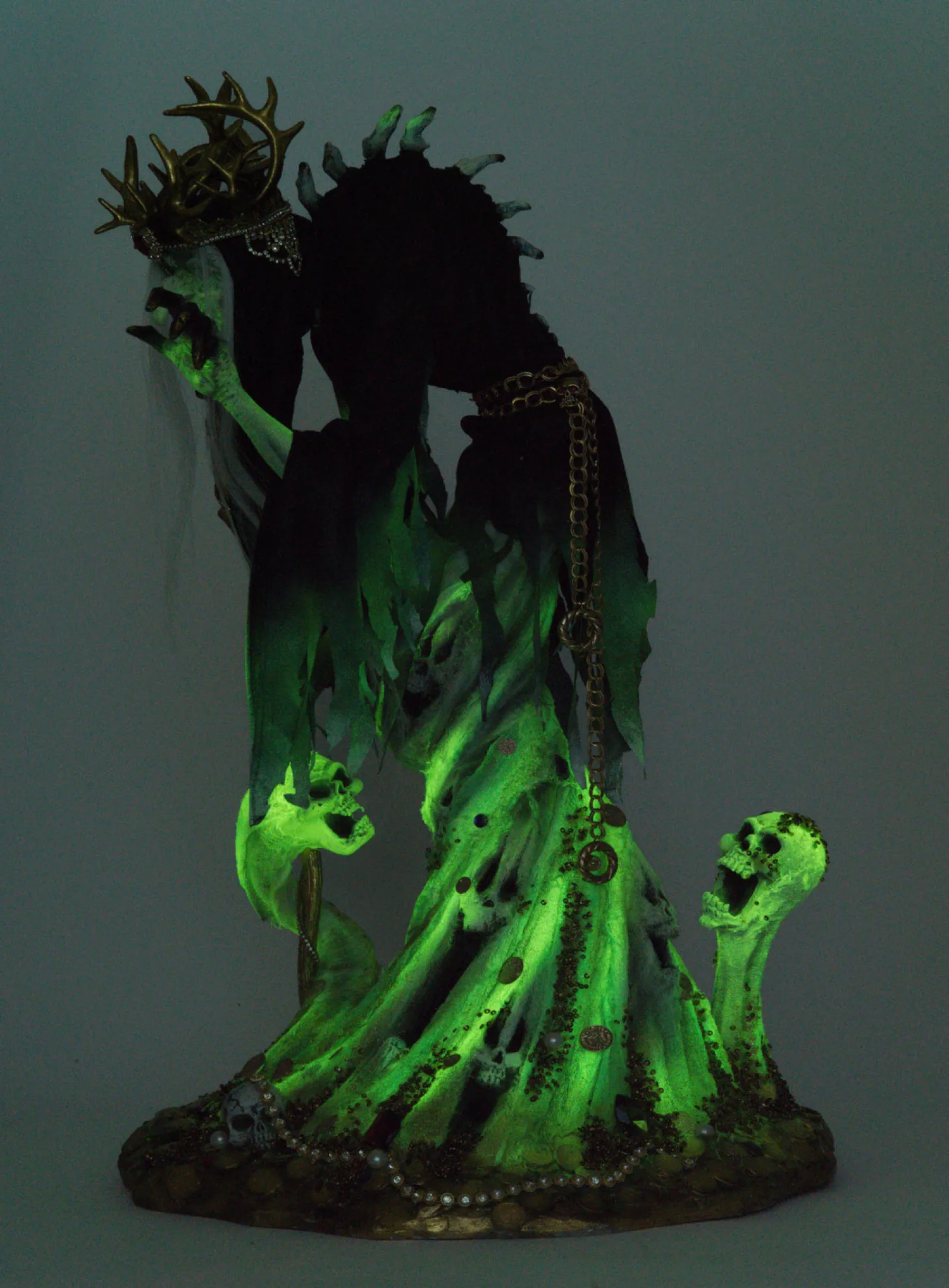 Outlet The Jolly Christmas Shop Katherine's Collection 24.5" Gilda The Treasure Temptress Witch Halloween Decoration 28-428209
