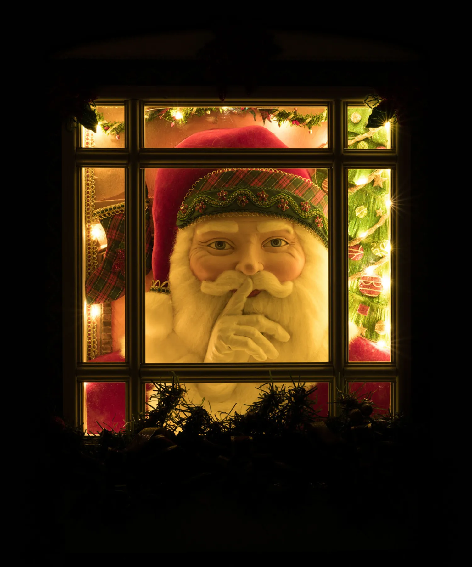 New The Jolly Christmas Shop Katherine's Collection 26.5" Holiday Magic Santa In Window Lighted Christmas Decoration 28-428319