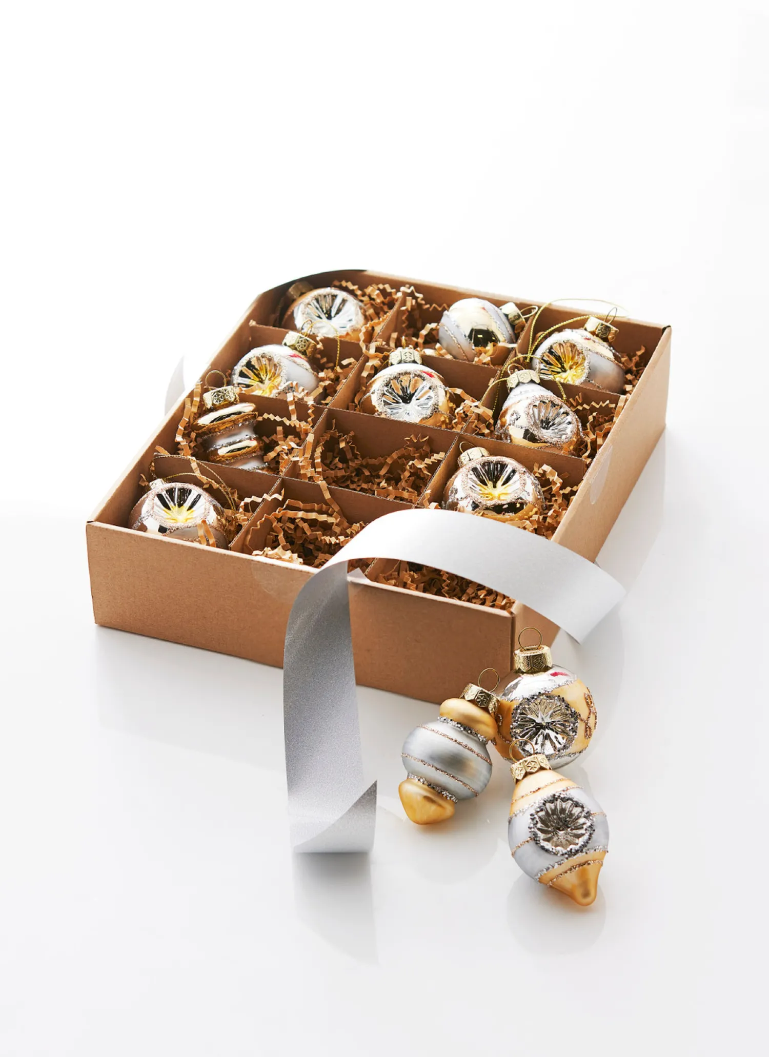 Clearance The Jolly Christmas Shop Raz 2" Box Of 12 Champagne And Silver Vintage Christmas Ornament Set 4320927