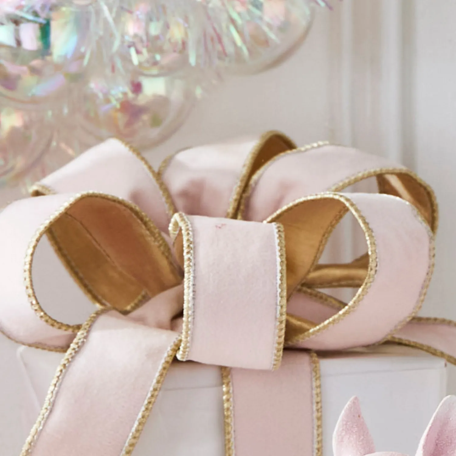 Outlet The Jolly Christmas Shop Raz 1.5" Pale Pink With Gold Trim Wired Christmas Ribbon R4427748