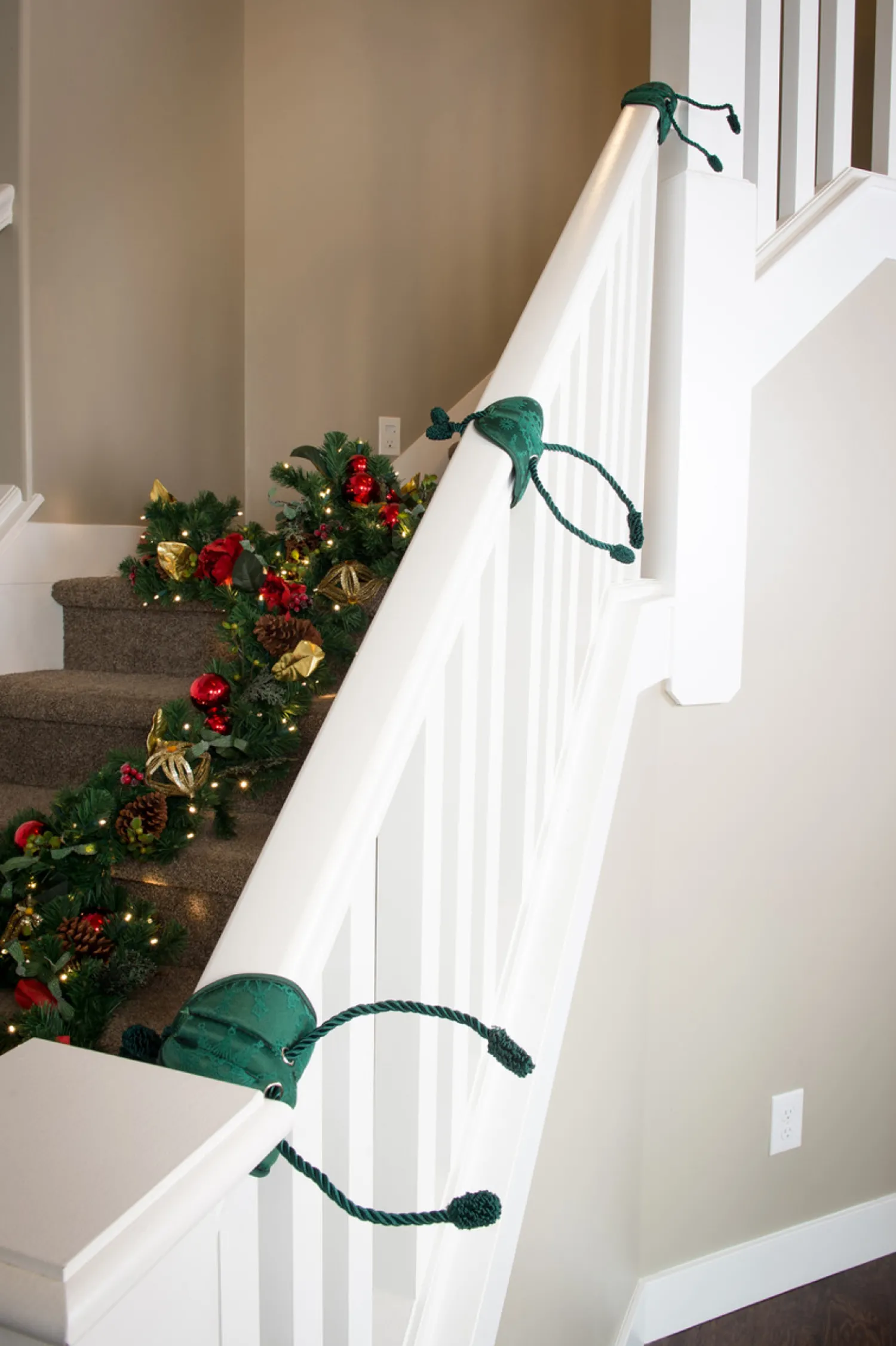 Discount The Jolly Christmas Shop Village Lighting Bannister Protecting Garland Ties V-11099-DLX